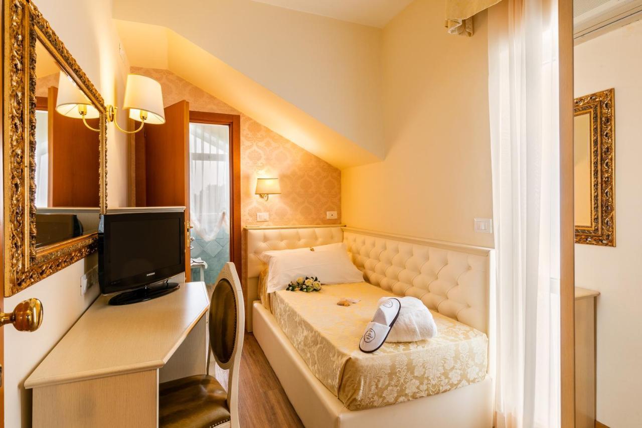 Hotel Mazzanti Мілано-Маріттіма Екстер'єр фото