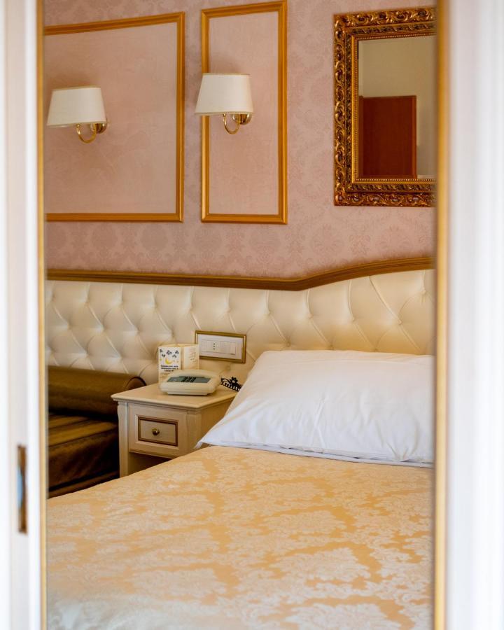 Hotel Mazzanti Мілано-Маріттіма Екстер'єр фото